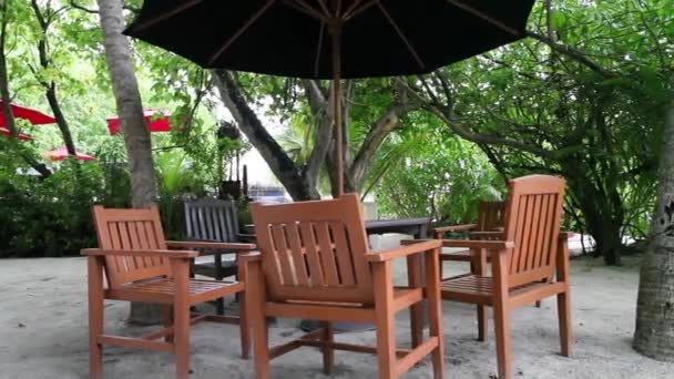 Furniture of a cafe on an island — Stock Video