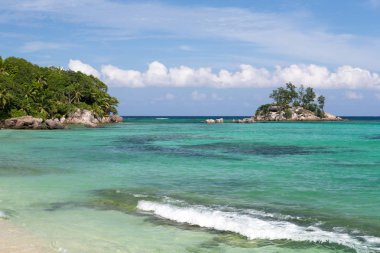 Küçük bir ada ile güzel plaj yakınındaki, Seyşel Adaları