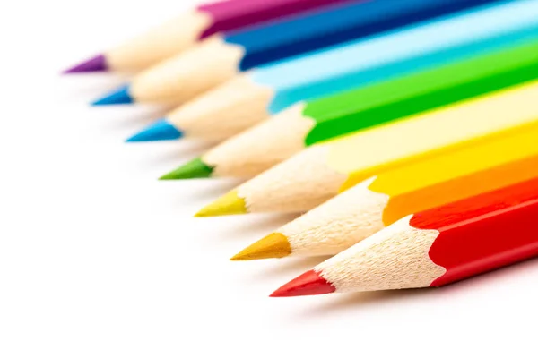 白い背景にカラフルな色の木製の鉛筆 — ストック写真