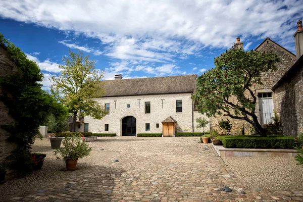 Burgundy. July 5,2017. The world's most famous and world-famous wine: Romane-Conti, a fabulous name that compels respect but also raises irresistible curiosities in every corner of the planet. France — Stock Photo, Image