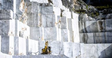 Mermer Ocağı. Carrara 25 Temmuz 2016. Apuan Alps üzerinde beyaz mermer ocağı. Carrara mermer tüm dünyada ünlüdür. Tuscany. İtalya