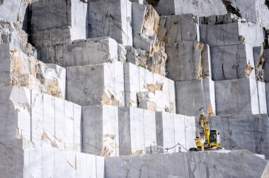 Mermer Ocağı. Carrara 25 Temmuz 2016. Apuan Alps üzerinde beyaz mermer ocağı. Carrara mermer tüm dünyada ünlüdür. Tuscany. İtalya