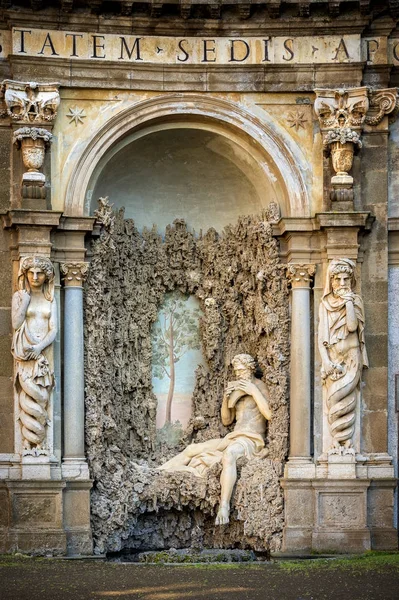 Villa Aldobrandini en Frascati. Detalle del Teatro del Agua (Polifemo), Roma. Italia . — Foto de Stock