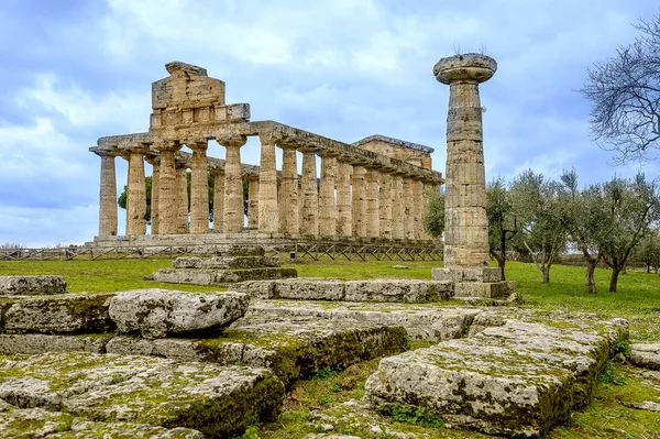 Paestum. Antiguo templo romano de Ceres (Atenea) en Paestum, Italia —  Fotos de Stock