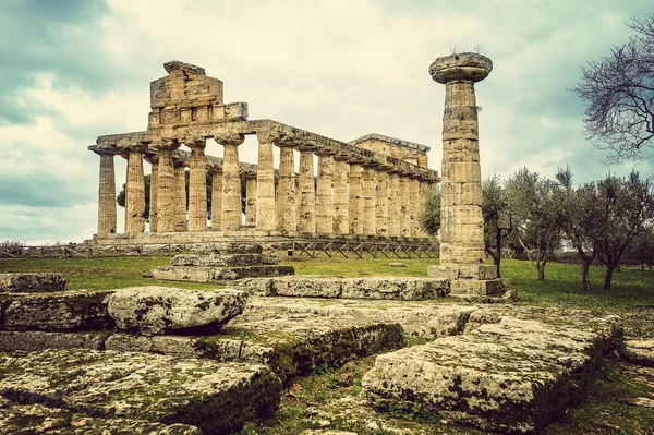 Paestum. Antiguo templo romano de Ceres (Atenea) en Paestum, Italia — Foto de Stock