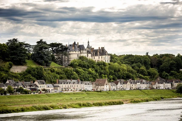 Hateau de Chaumont-sur-Loire, Francia. Este castillo se encuentra en el valle del Loira, fue fundado en el siglo X y fue reconstruido en el siglo XV. . — Foto de Stock