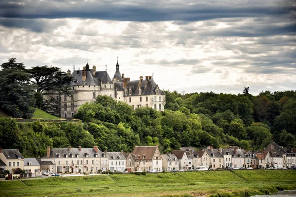 Hateau de Chaumont-sur-Loire, Francia. Este castillo se encuentra en el valle del Loira, fue fundado en el siglo X y fue reconstruido en el siglo XV. . — Foto de Stock