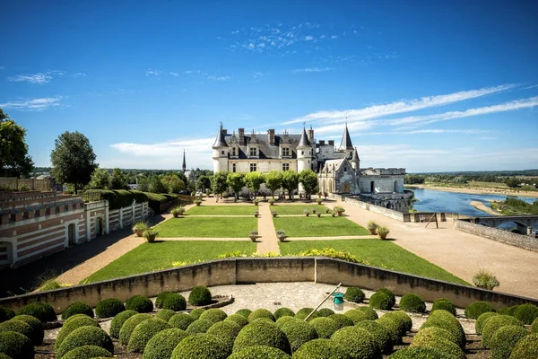 Chateau de Amboise medieval castle, Leonardo Da Vinci tomb. Loire Valley, France, Europe. Unesco site. — Stock Photo, Image