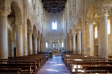 Abbey Sant' Antimo 2 Haziran 2017. Bu Olivetano bir manastır kompleksi var. Tuscan Romanesk stilin en önemli mimarileri biridir. Siena eyaletinin. Toskana, İtalya.