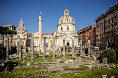 Trajan Forumu (Foro Di Borghese'nin) - Roma, İtalya Basilica Ulpia (112 A.D.).