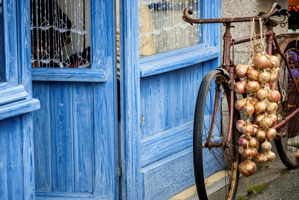 Bicicletta Con Treccia Cipolla Rosa Roscoff Roscoff Bretagna Francia — Foto Stock