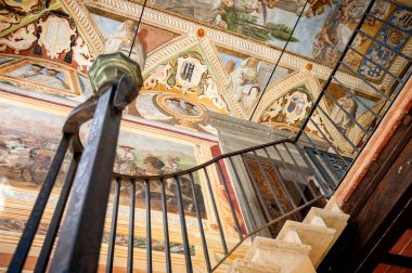 Monte Oliveto, Toskana-İtalya,: Barok iç ve freskleri Monte Oliveto Maggiore Abbey olduğunu Toskana, Siena yanında İtalyan bölgesinin büyük bir Benedictine Manastırı.