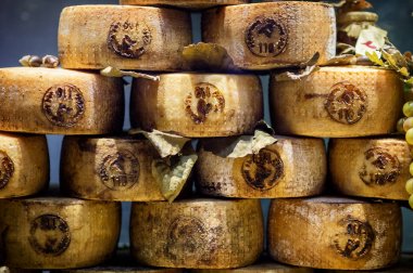Pienza, Toskana - tipik Pecorino peyniri, koyun sütü, Pienza markette ile yaptı. İtalya