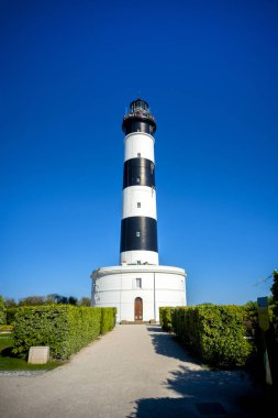 Phare de Chassiron. Ada D'Oleron çizgili deniz feneri ile Fransız Charente içinde. Fransa.