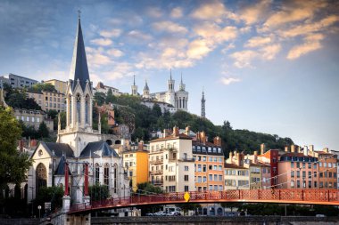 Lyon, kilise Saint George Passerelle St. George (yürüyüş) gördüm. Fransa.