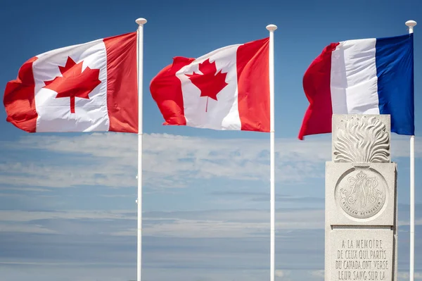 Juno Beach şimdi - Juno veya Juno Beach, 6 Haziran 1944, İkinci Dünya Savaşı sırasında Alman işgal altındaki Fransa Normandy iniş içinde Müttefik işgali beş plajlar biriydi.