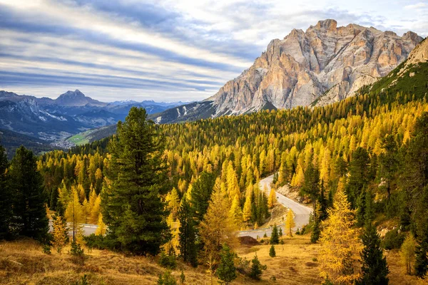 Konturíny Skupina Podzimní Pohled Italské Dolomity Vrcholy Při Západu Slunce — Stock fotografie