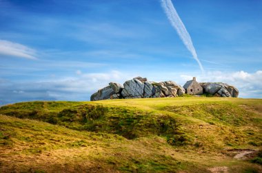 Evi Kerlouan, Finistère, Brittany (Bretagne), Fransa Meneham Köyü, kayalarda arasında
