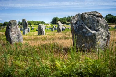 Carnac - Fransa 'nın kuzeybatısındaki Carnac Carnac' da 3.000 civarında DC oluşturuldu. Fransa.