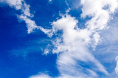 Gökyüzü arka plan, kabarık beyaz bulutlar