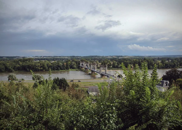 Puente colgante sobre el Loira - Langeais - Francia, verano Imágenes De Stock Sin Royalties Gratis