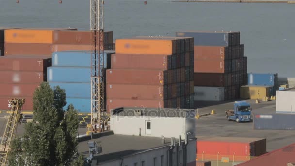 Contenedores de almacén en el puerto marítimo — Vídeos de Stock