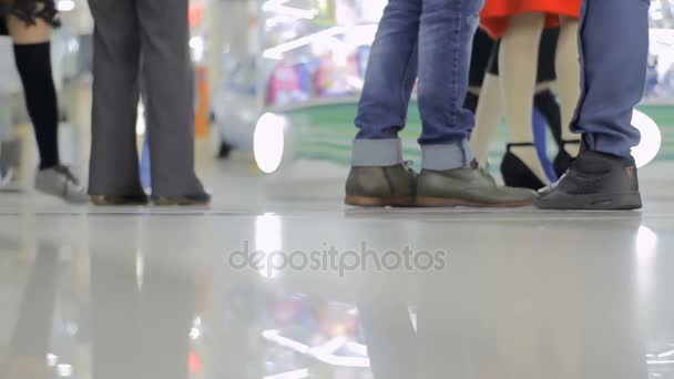 Benen gaan shopping center — Stockvideo