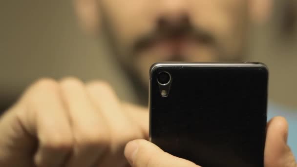 Man Gebruikt Smartphone Concept Van Het Mobiel Leven — Stockvideo