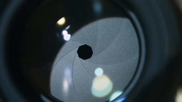 Camera prime lens. Close Up of opening camera aperture — Stock Video