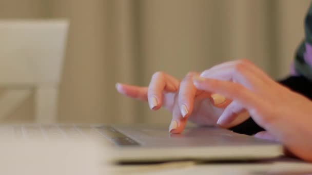 Girl in camouflage clothes works with her fingers on the touchpad — Stock Video