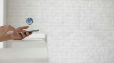 Toprak metalleri hologram ve iş metin el denize indirmek