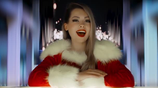 Atraktivní santa girl — Stock video