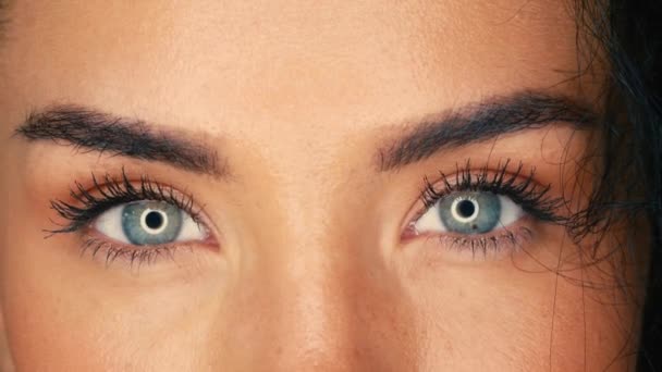 Beautiful eyes close-up — Stock Video