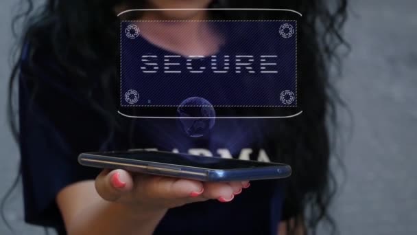 Žena ukazující Hud hologram Secure — Stock video