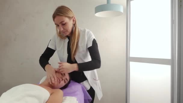 Spa massage av ansiktet — Stockvideo