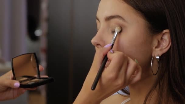 Makeup övre ögonlocket — Stockvideo