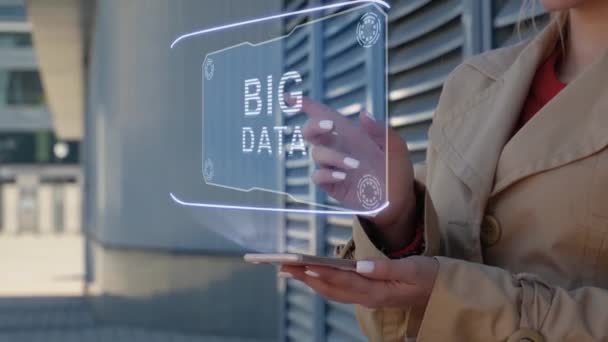 Businesswoman interacts HUD Big Data — Stok video