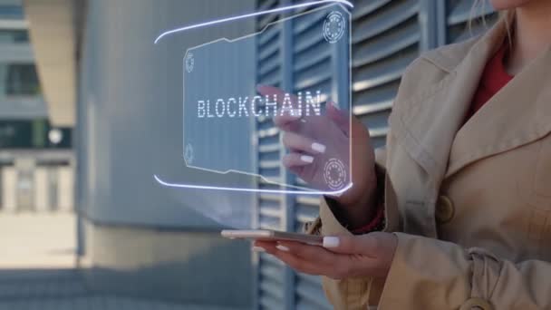 Businesswoman interacts HUD Blockchain — Stockvideo