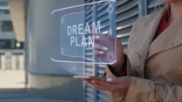 Empresaria interactúa plan HUD Dream — Vídeo de stock