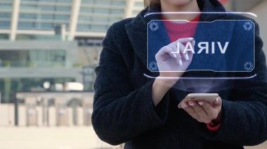 Kadın Hud Viral ile etkileşim halinde