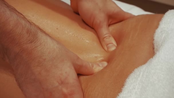 Kvinna med massage — Stockvideo