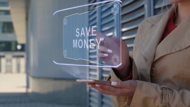 Бизнесвумен взаимодействует с HUD Save money — стоковое видео