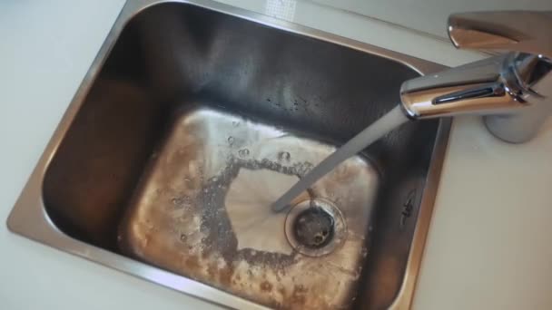 Потік води в раковині — стокове відео
