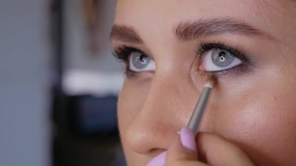 Maquillaje párpado inferior — Vídeo de stock