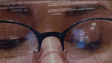 Geliştiricinin arkaplanı üzerine Covid-19 metni