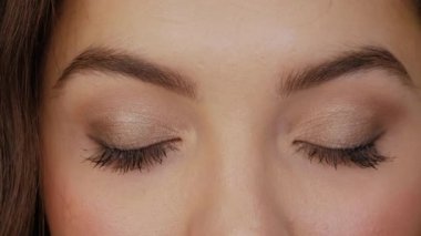 Yeşil kahverengi gözler yakın çekim