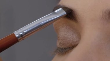 Profesyonel kaş çizer