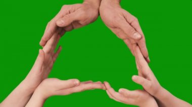 Erkekler ve çocuklar elleri krom anahtardır.