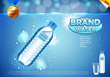 Su reklamlar. Plastik şişe ve buz küpleri su altında arka plan vektör