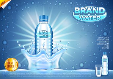 Su reklamlar. Plastik şişe su sıçramalarına vektör arka planda